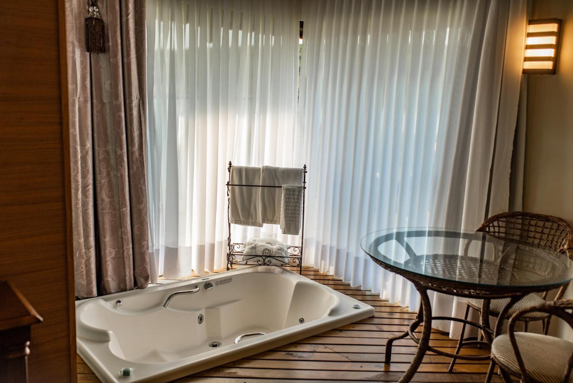 Vira Charme Resort Fernandes Pinheiro ภายนอก รูปภาพ